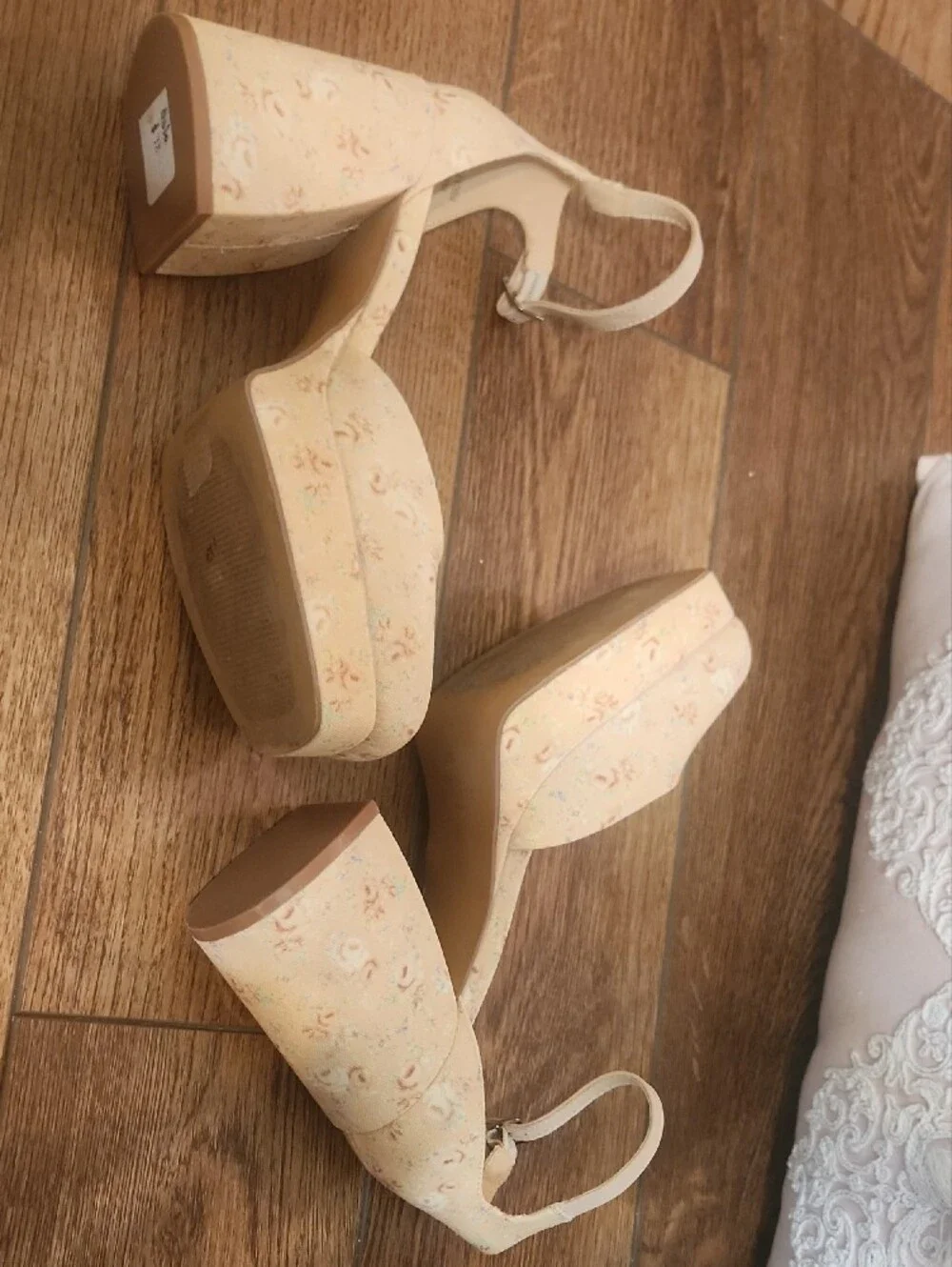 OASIS SOCIETY Floral Cream Ankle-Strap Platform Pumps